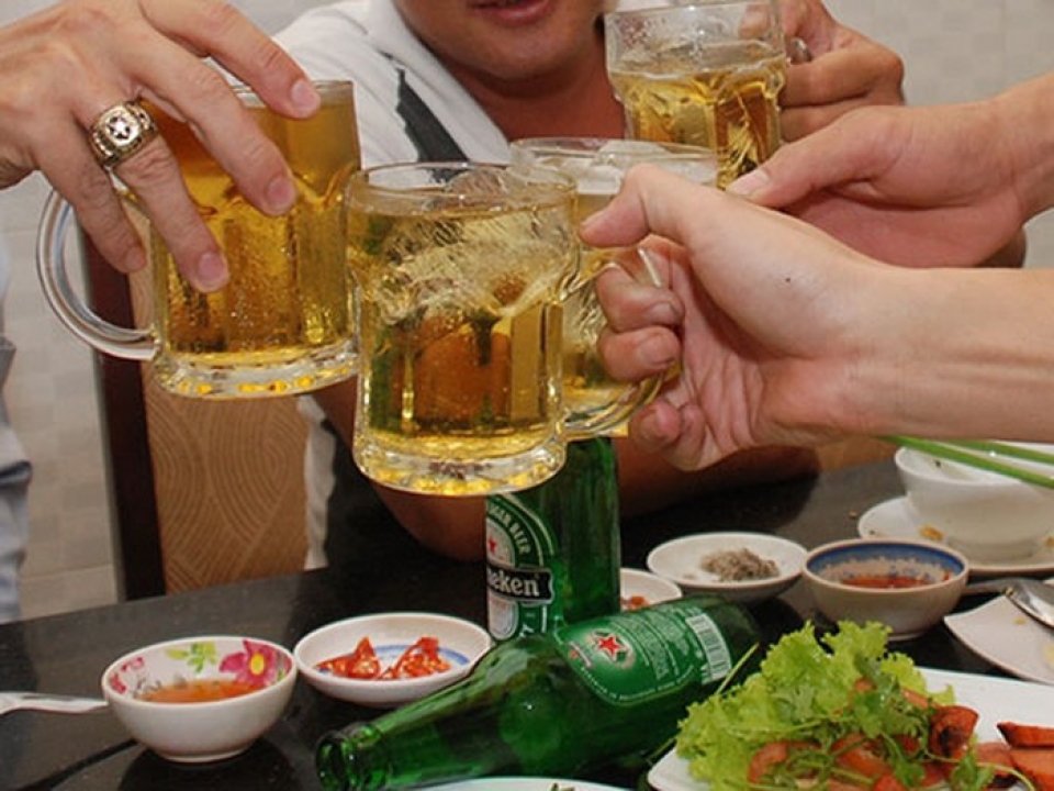 van hoa uong cua nguoi viet van con lech chuan