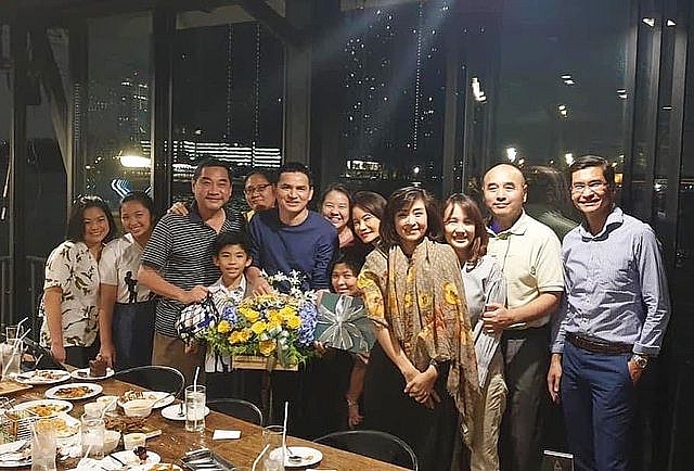 'Zico Thái' Kiatisuk chia tay bạn bè trước khi sang Việt Nam làm HLV HA Gia Lai