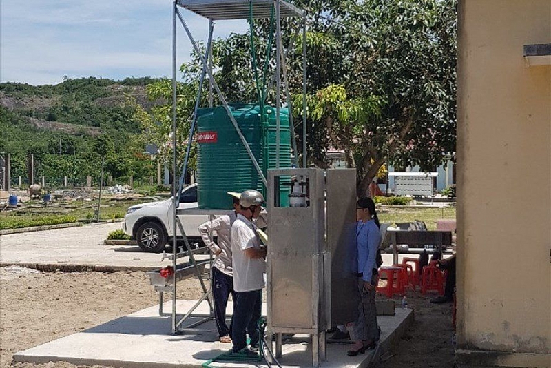 Australia giúp Việt Nam xử lý nước uống an toàn cho vùng lũ lụt