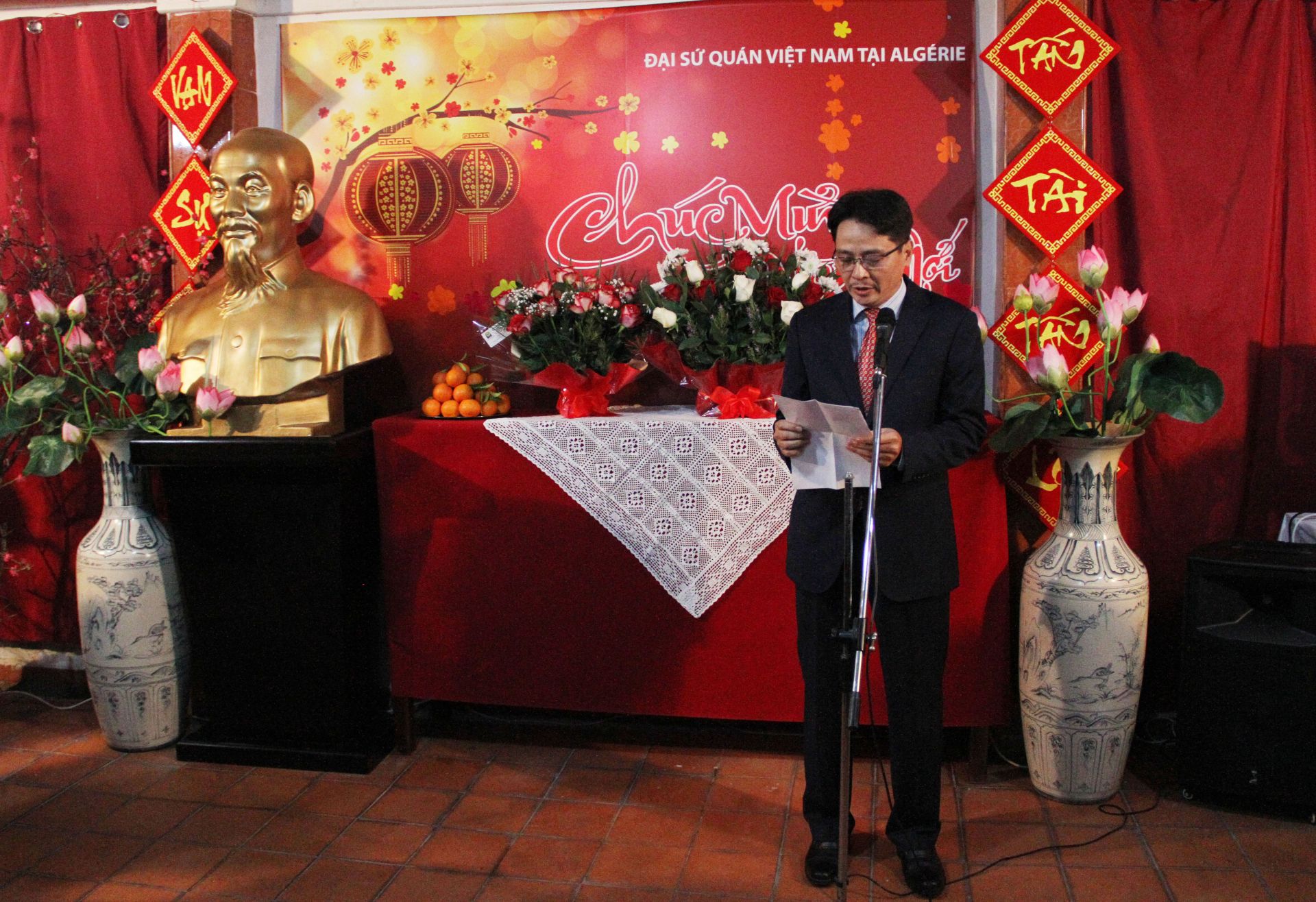 dai su quan viet nam tai algeria to chuc tet cong dong don xuan canh ty 2020