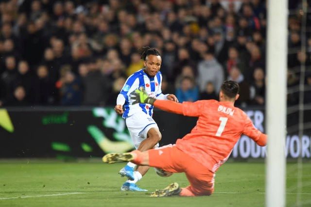 Văn Hậu dự bị trong ngày Heerenveen bại trận trước Feyenoord van hau du bi trong ngay heerenveen bai tran truoc feyenoord