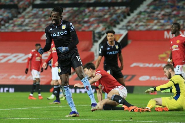 Niềm vui của Traore sau khi ghi bàn cho đội khách Aston Villa Niềm vui của Traore sau khi ghi bàn cho đội khách Aston Villa