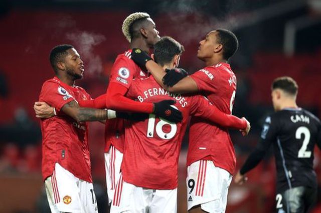 Các cầu thủ Man Utd ăn mừng bàn thắng thứ hai vào lưới Aston Villa Các cầu thủ Man Utd ăn mừng bàn thắng thứ hai vào lưới Aston Villa