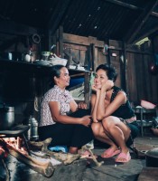 Tết giản dị của cô Hoa hậu đẹp nhất thế giới 2018