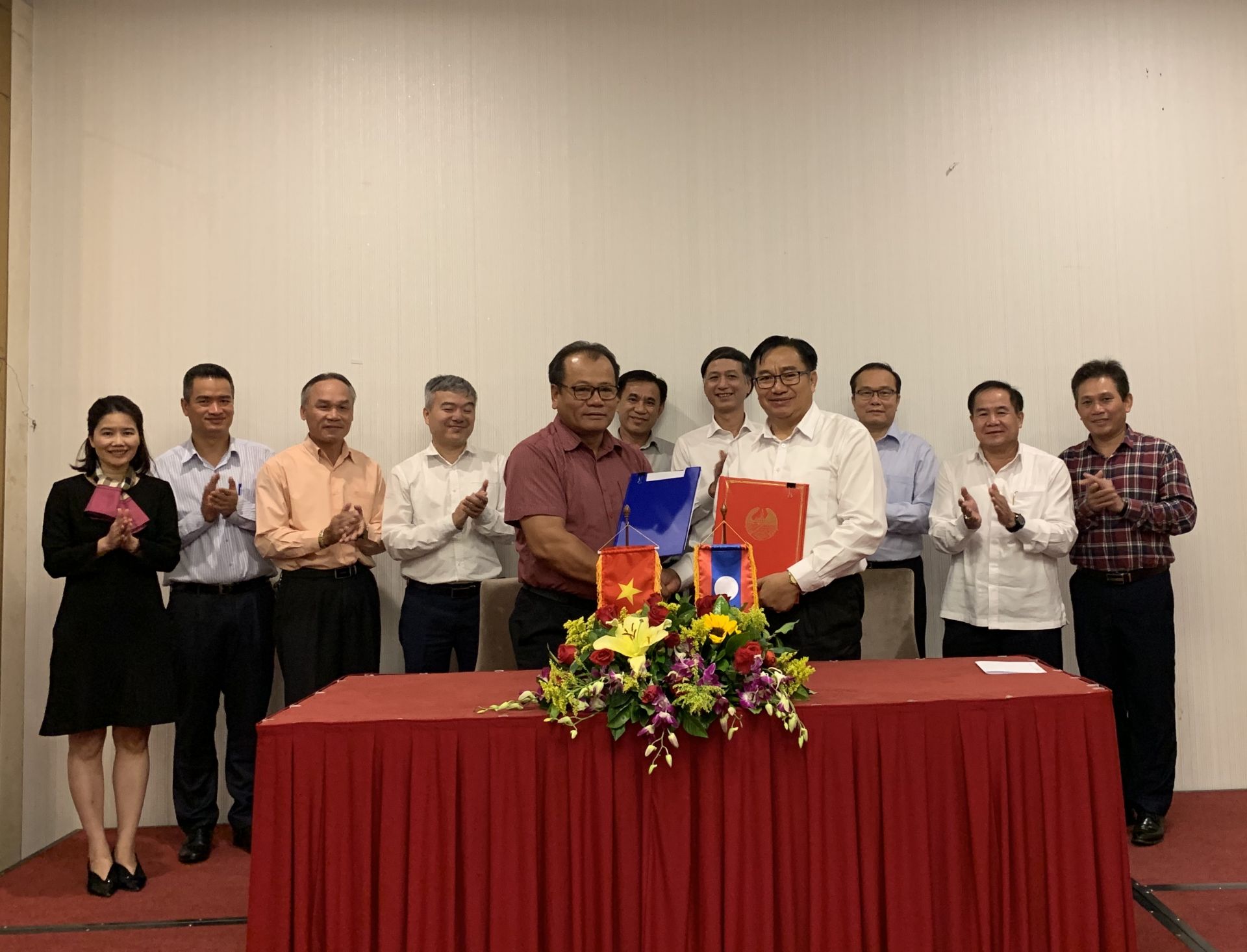 Hai Đoàn Chuyên viên biên giới Việt Nam - Lào họp tại Thủ đô Vientiane hai doan chuyen vien bien gioi viet nam lao hop tai thu do vientiane