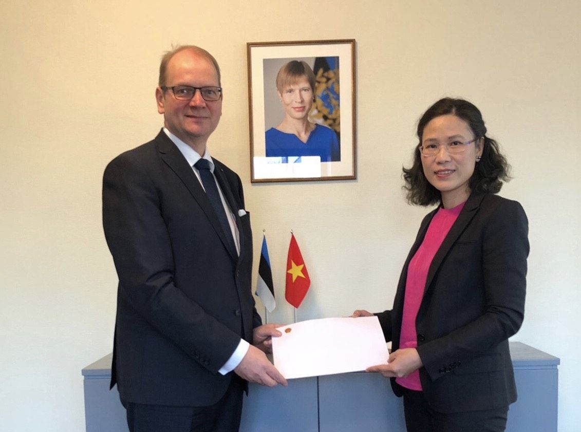 dai su dang thi hai tam du hoat dong doi ngoai tai estonia