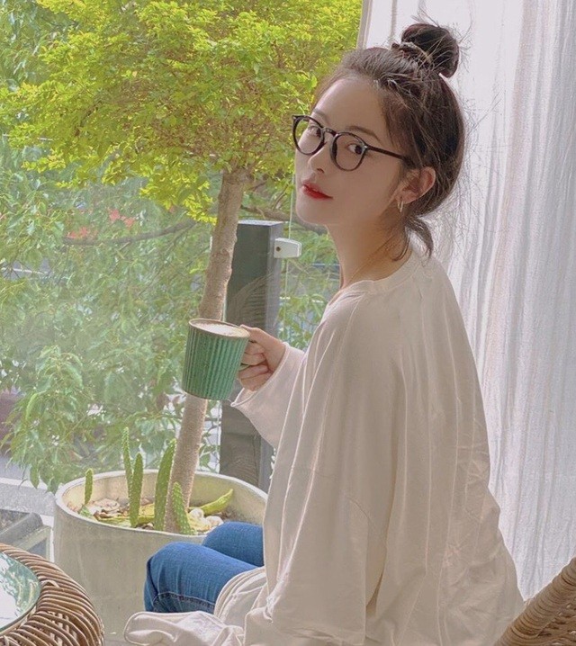 Ngắm nhan sắc Lưu Á Tây, diễn viên qua mặt Lưu Diệc Phi khi nhận đề cử giải SAGs 2021