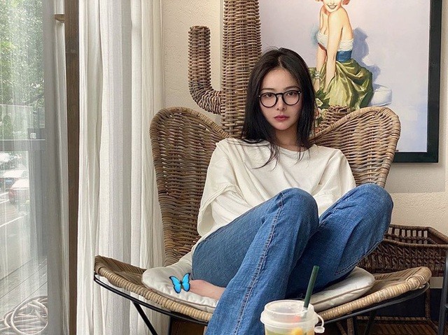 Ngắm nhan sắc Lưu Á Tây, diễn viên qua mặt Lưu Diệc Phi khi nhận đề cử giải SAGs 2021