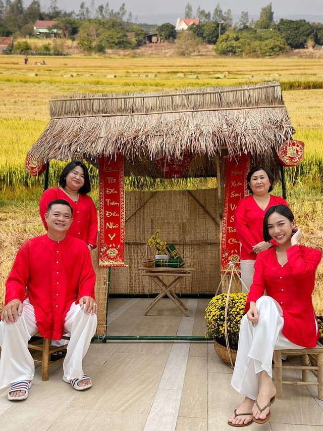 Ngày đầu năm Tân Sửu, sao Việt đi đâu, làm gì?