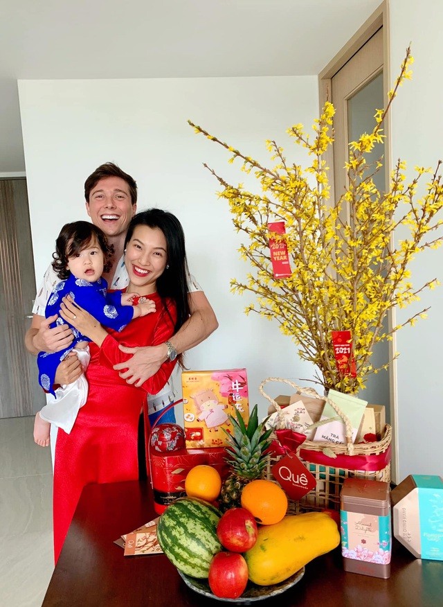 Ngày đầu năm Tân Sửu, sao Việt đi đâu, làm gì?