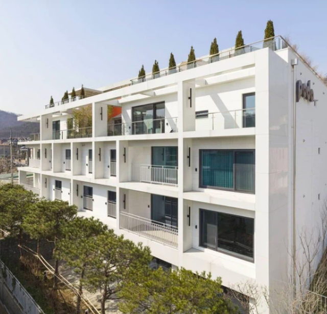 Căn hộ cao cấp của Hyun Bin nằm trên tầng 4 của tòa nhà cao cấp. 