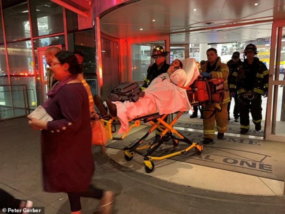 may bay tho nhi ky roi vao vung nhieu dong khong khi tai my nhieu hanh khach bi thuong