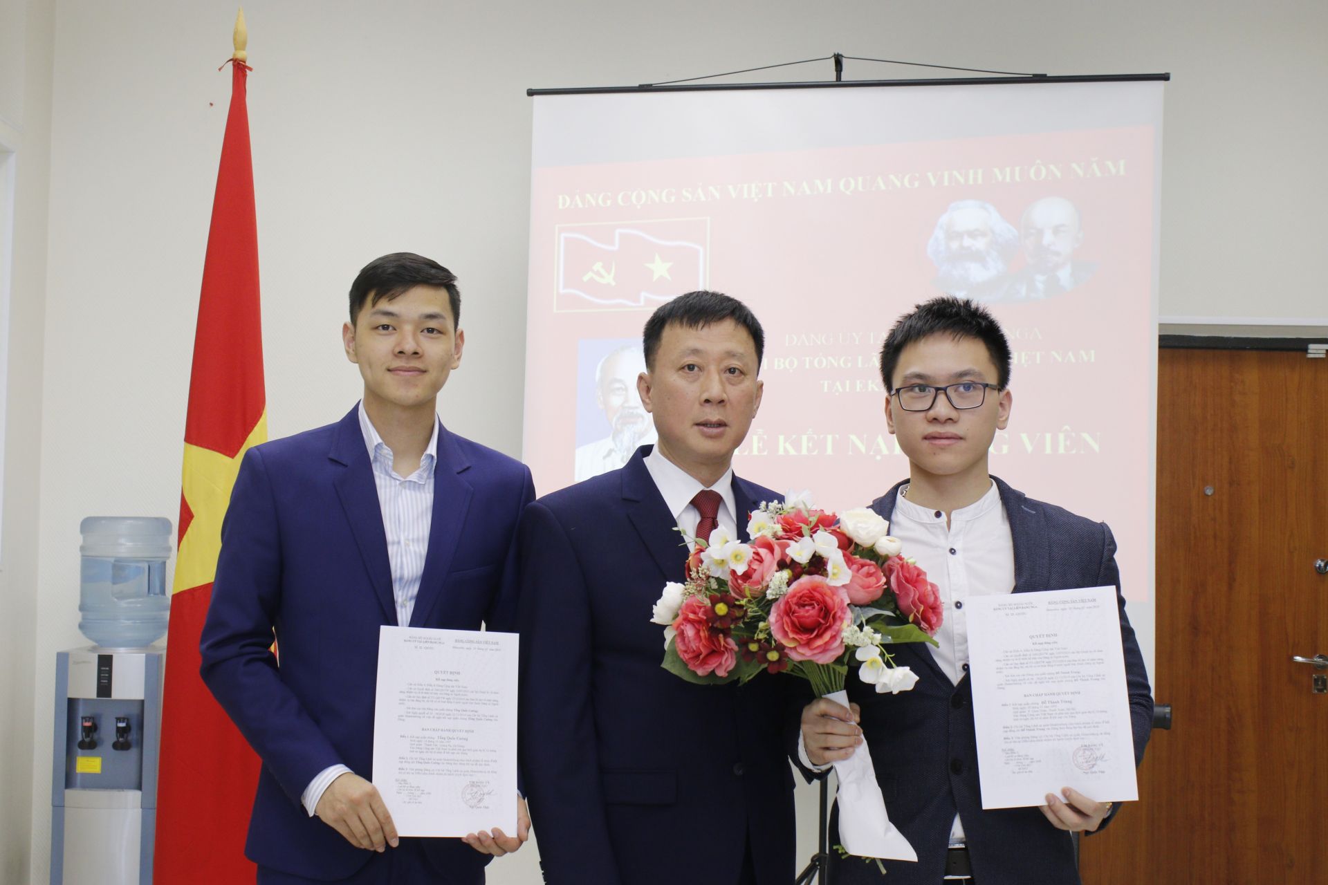 nhung guong mat dang vien moi tren tren vung dat ural thu phu mien trung cua lb nga