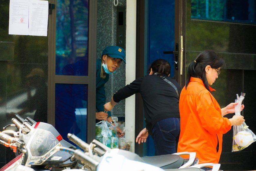 khu cach ly truc bach ra sao sau 2 ngay cong bo ca nhiem covid 19 dau tien tai ha noi