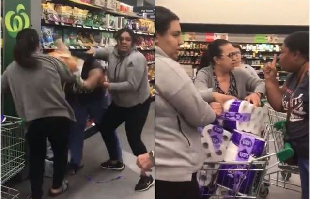 tranh mua giay ve sinh vi covid19 hai phu nu australia phai hau toa