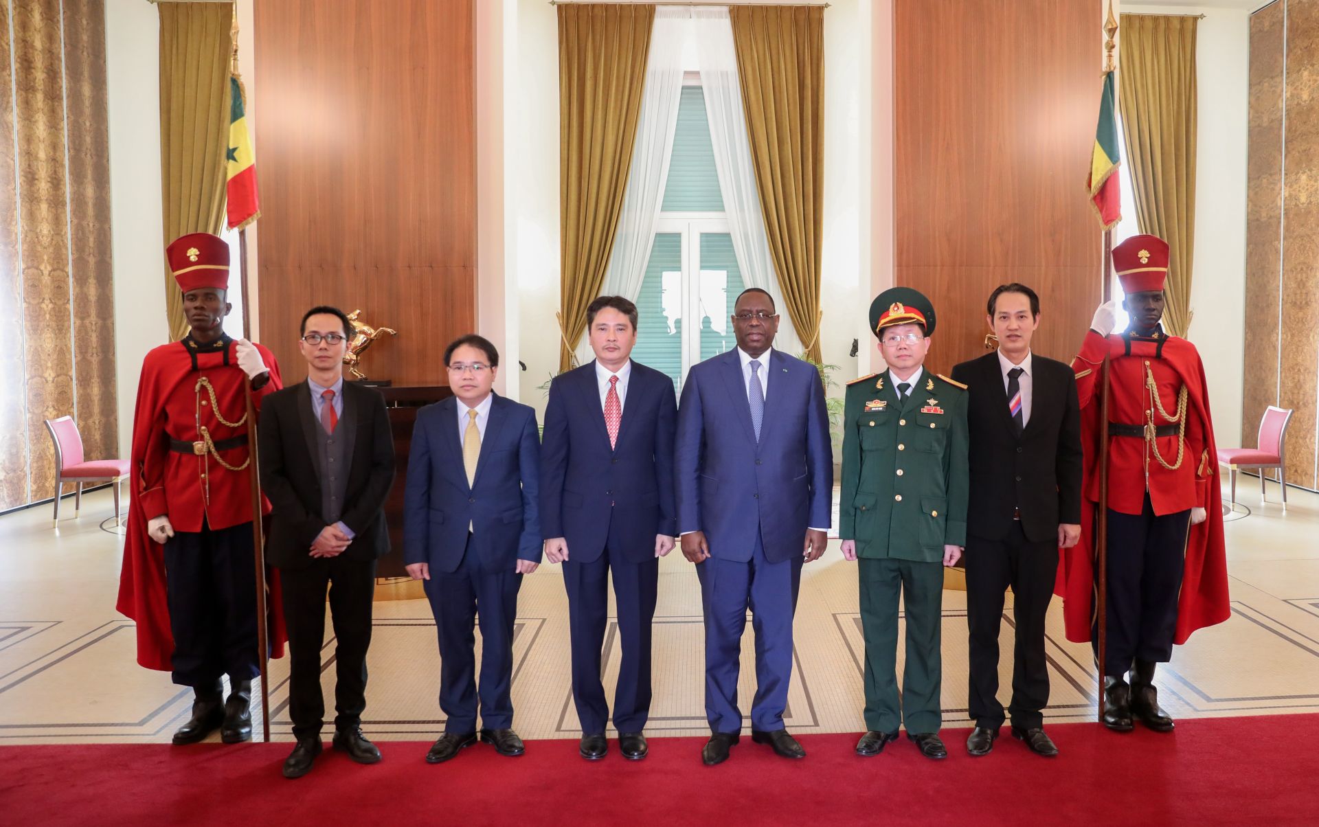 dai su nguyen thanh vinh trinh thu uy nhiem len tong thong senegal macky sall