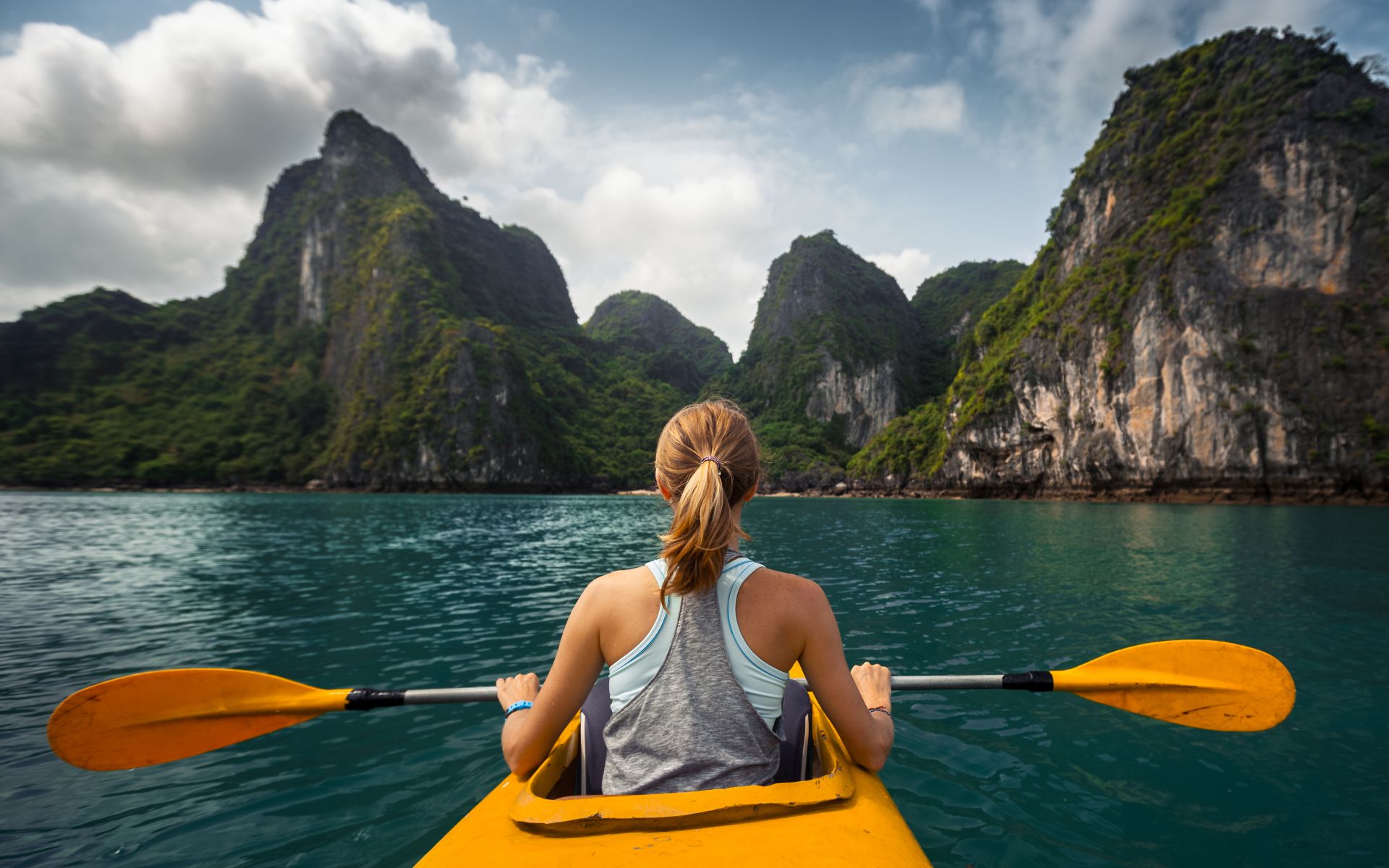 dich covid 19 du lich quang ninh chuan bi suc khoe tot but pha khi bao tan