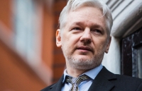 julian assange nguoi sang lap wikileaks toi pham hay nguoi hung