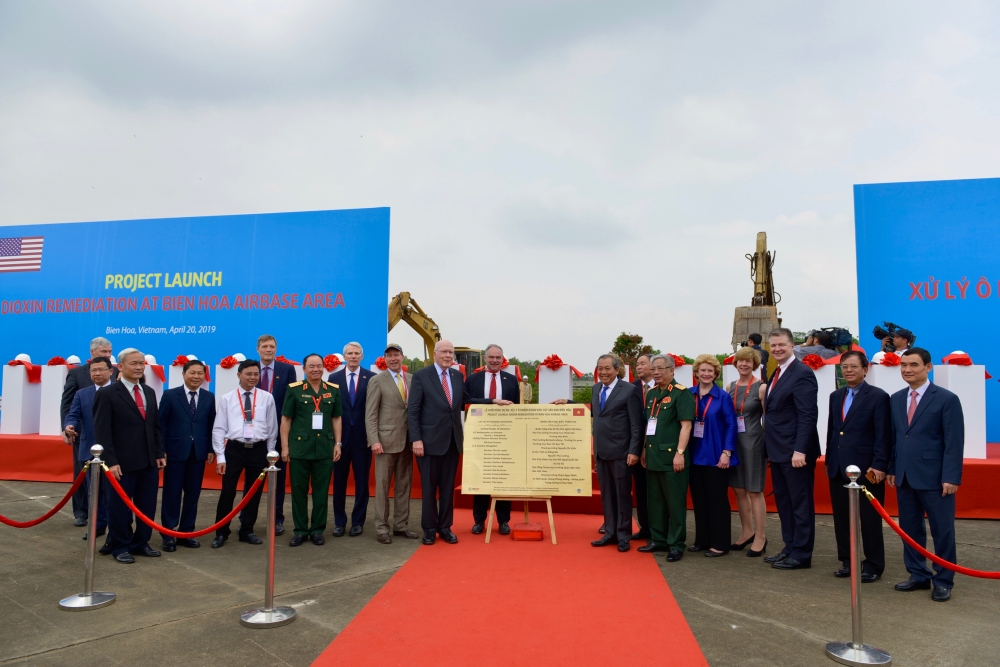 my viet nam khoi dong du an xu ly dioxin o diem nong o nhiem lon nhat viet nam