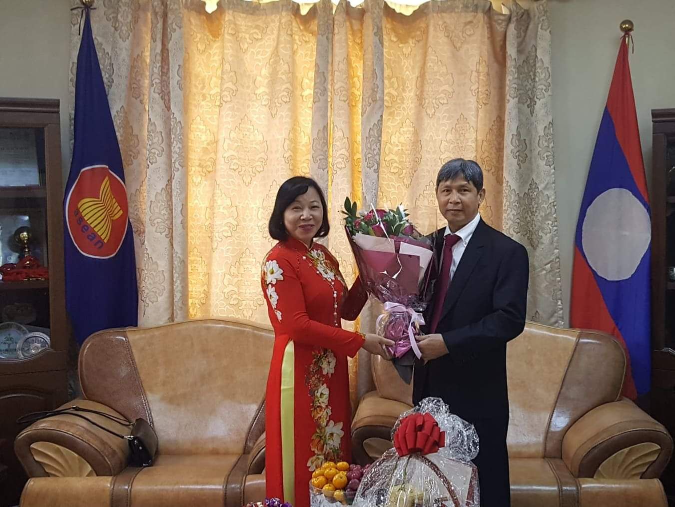 dai su quan viet nam tai mong co chuc tet co truyen lao