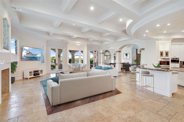 Nội thất sang trọng bên trong dinh thự.