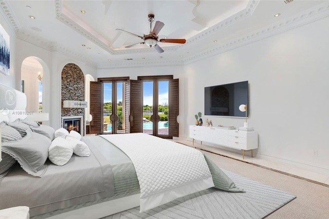 Phòng ngủ với tiện nghi cao cấp.