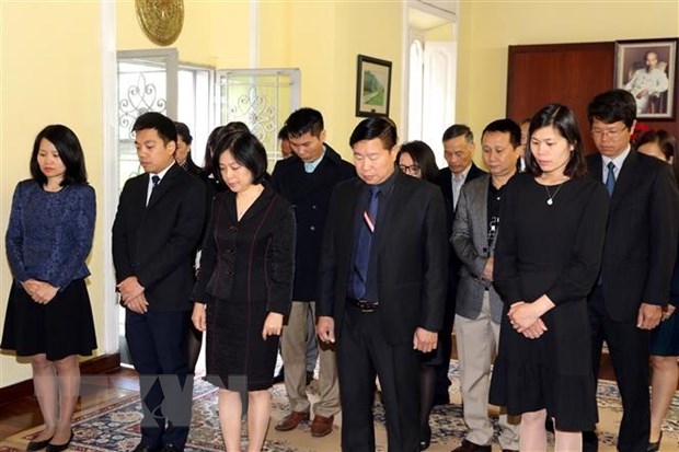 le vieng va mo so tang nguyen chu tich nuoc le duc anh tai mong co sec italy va an do