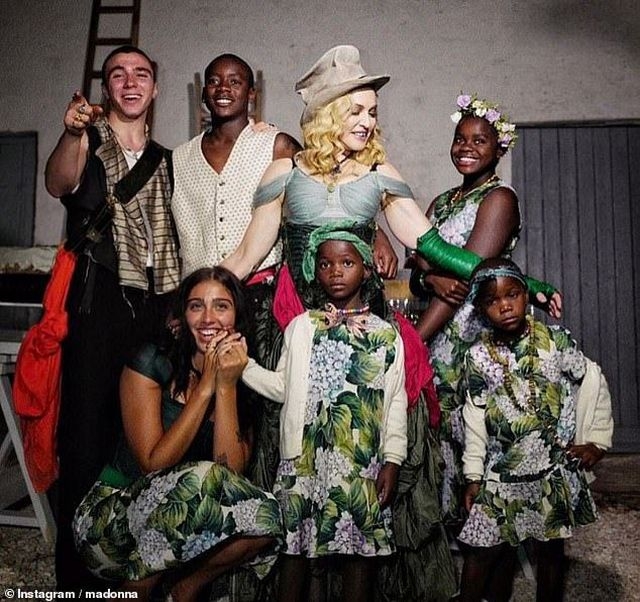 “Nữ hoàng pop” Madonna chật vật làm nghề ở tuổi 60 nu hoang pop madonna chat vat lam nghe o tuoi 60