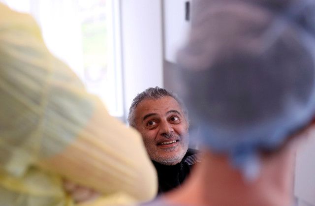 chum anh xuc dong ve nhung chien binh covid 19 thoat canh cua tu than