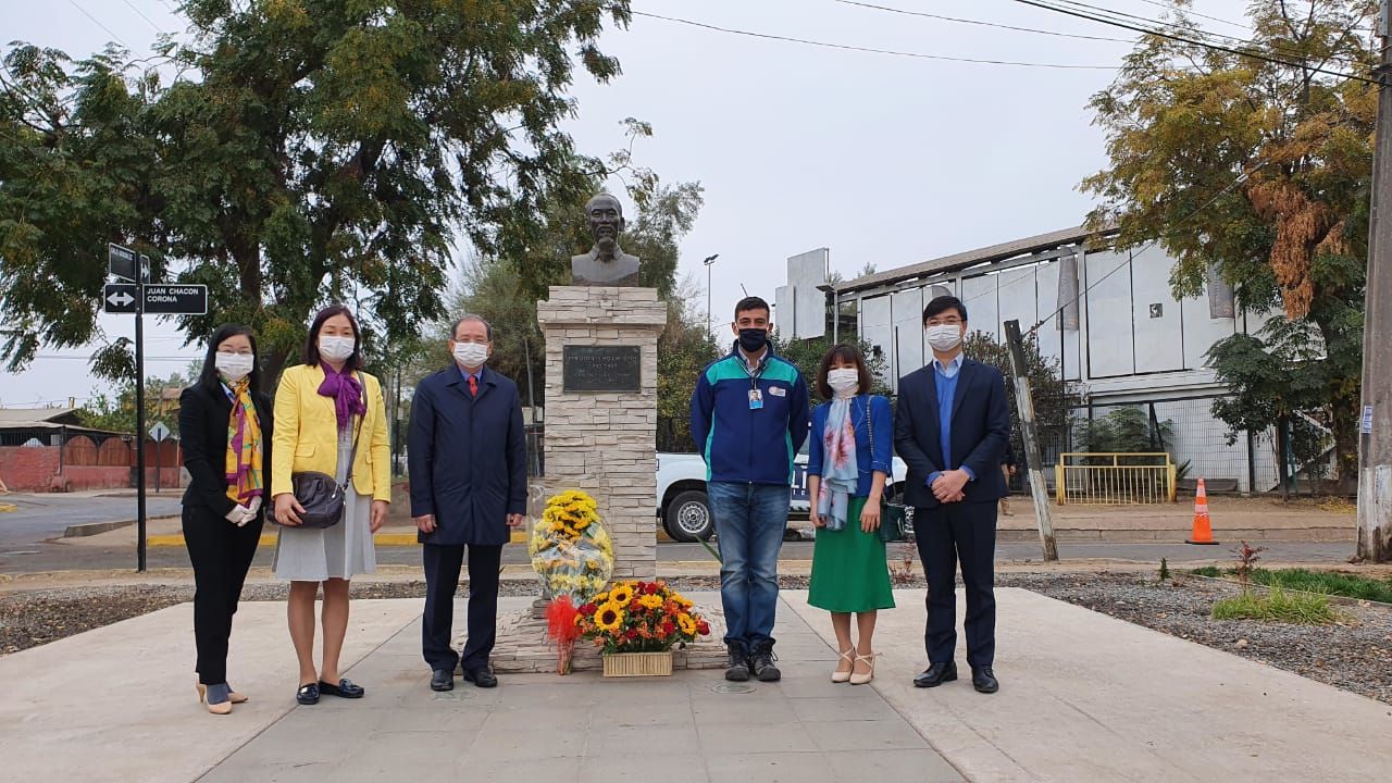 dai su quan viet nam tai chile to chuc ky niem 130 nam ngay sinh chu tich ho chi minh