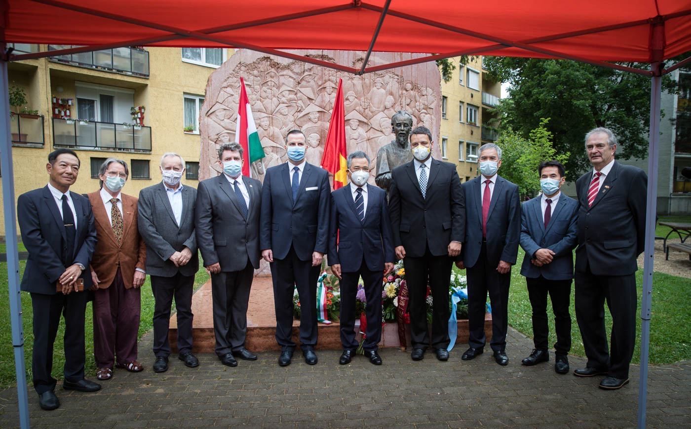 ky niem 130 nam ngay sinh chu tich ho chi minh tai thanh pho zalaegerszeg hungary