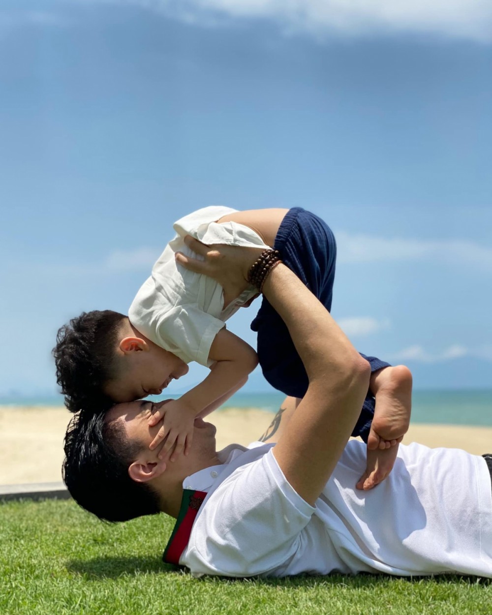 Kiều Anh hạnh phúc khoe hình ảnh hai bố con đang vui đùa trong dịp nghỉ lễ. Kiều Anh hạnh phúc khoe hình ảnh hai bố con đang vui đùa trong dịp nghỉ lễ.