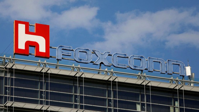 hoạt động sản xuất iPhone 12 tại nhà máy của Foxconn ở Ấn Độ đã sụt giảm tới hơn 50%(Nguồn: Reuters)