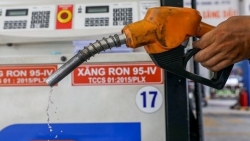 Giá xăng tiếp tục tăng mạnh
