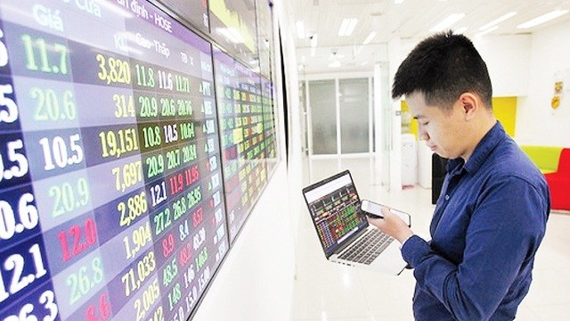 o nha chong dich covid19 nguoi viet lu luot do tien vao chung khoan