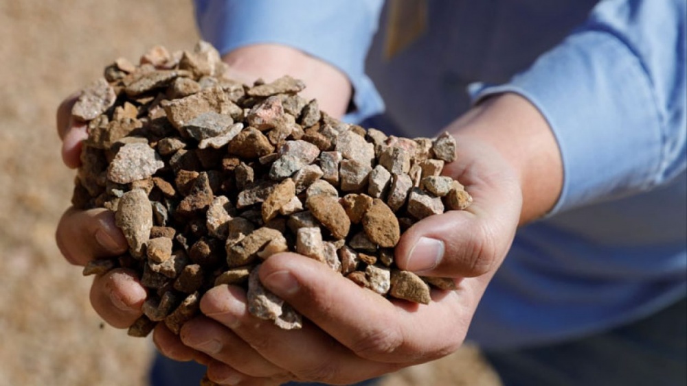 Mỹ 'khai hỏa' cuộc chiến công nghệ, Trung Quốc 'phản công' bằng lá bài 'hiếm có khó tìm'