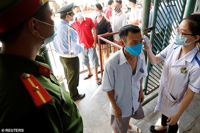 bao chi anh choang ngop va ne phuc bong da viet nam