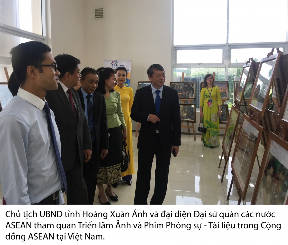 0447 trien lam anh copy