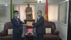Đại sứ Việt Nam tại Tanzania tiếp nhận ủng hộ quỹ phòng chống Covid-19 từ Tập đoàn Tân Long