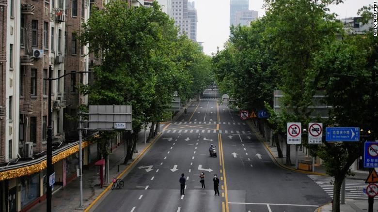 Một con phố vắng lặng tại Thượng Hải, Trung Quốc ngày 26/5. (Nguồn: CNN)