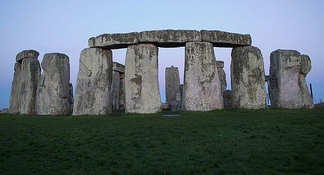 bai da stonehenge co the duoc xay dung nho mo lon
