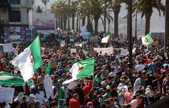 Lực lượng biểu tình Algeria kêu gọi cải cách chính trị triệt để luc luong bieu tinh algeria keu goi cai cach chinh tri triet de