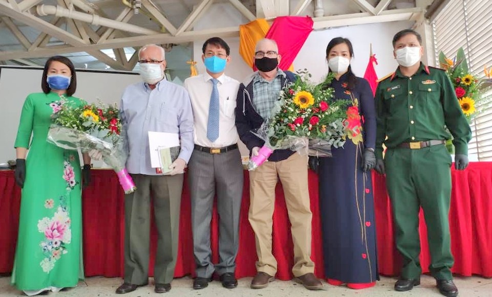 0715 yyi sy chyp ynh cung cac du kich quan