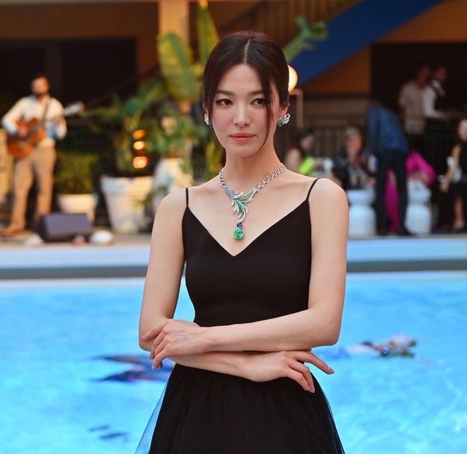 Song Hye Kyo tham gia sự kiện thời trang tại Pháp, ngày 2/7 (Ảnh: Instagram).