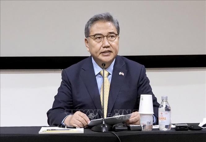 Ngoại trưởng Hàn Quốc sắp đến Nhật Bản, tìm cách làm 'tan băng'