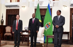 Đại sứ Nguyễn Nam Tiến trình Thư ủy nhiệm lên Tổng thống Tanzania