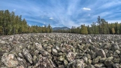 Chiêm ngưỡng dòng sông kỳ lạ, suốt nghìn năm không có nước ở Nga