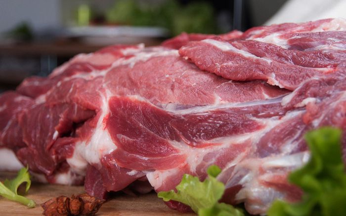 (Nguồn: Vietnambiz) 3501-gia-thit-heo-hom-nay-26-thang-8-15984040675741321348846-0-0-573-859-crop-15984040736171263953222