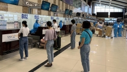 Chuyến bay đặc biệt của Vietnam Airlines chở 200 y, bác sĩ tình nguyện vào miền Nam chống dịch