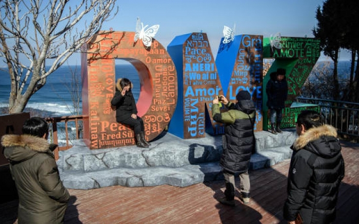 con duong hoa binh dmz thu hut hon 10000 luot khach tham quan